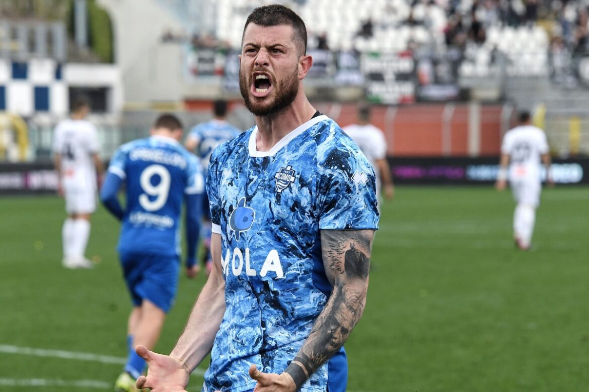 Alberto Cerri: Striker Jangkung yang Kembali Jadi Bagian Sejarah Como 1907