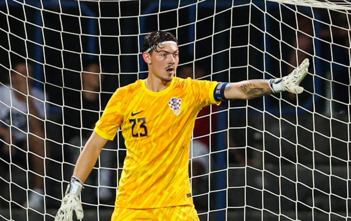 Kiper Asal Kroasia Nikola Cavlina Jadi Harapan Baru Como 1907 di Bawah Mistar