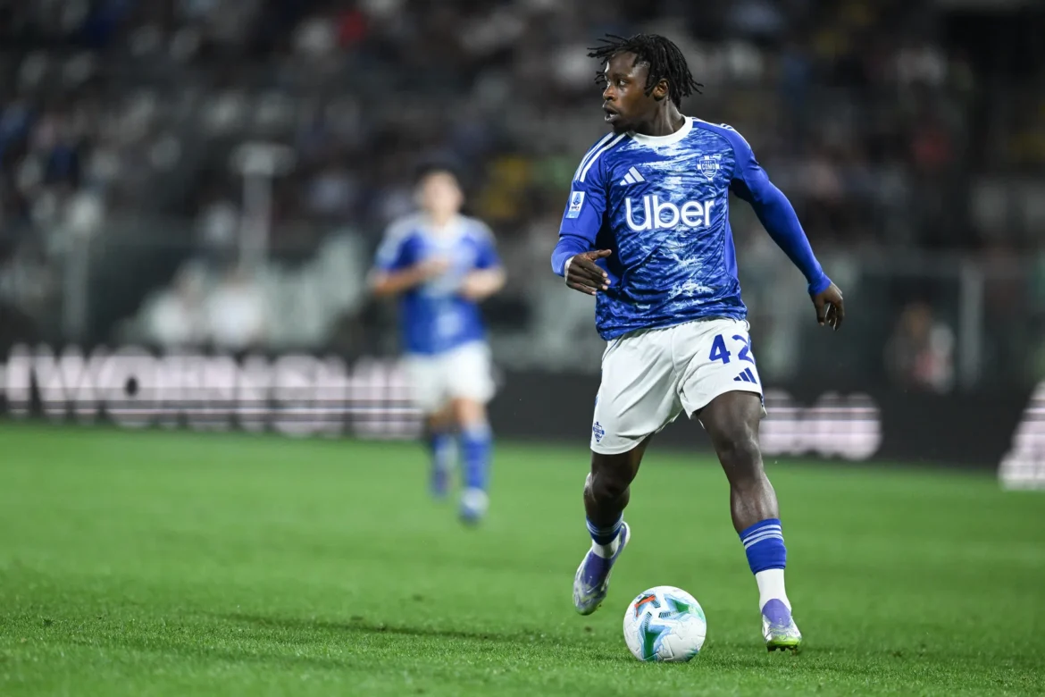 jayden addai como 1907 Foto Jayden Addai pemain Como 1907 - comoindonesia.id