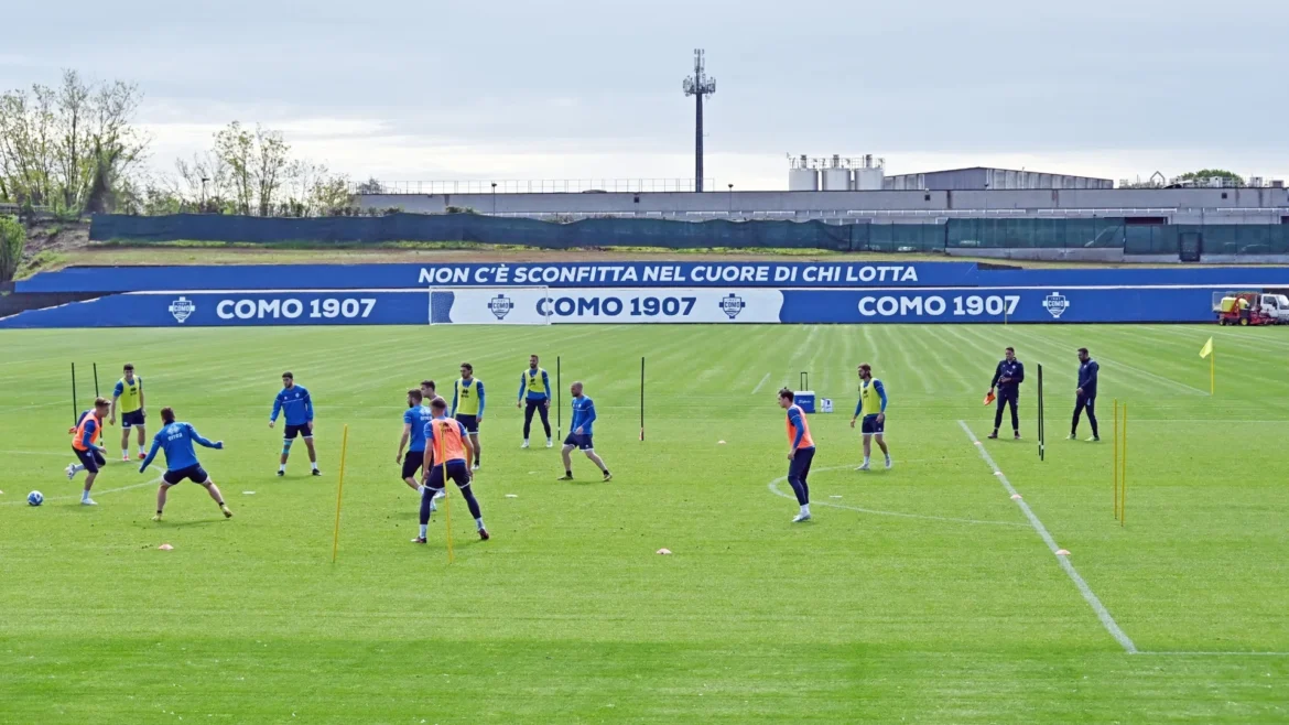 Latihan Terbuka Como 1907 di Giuseppe Sinigaglia: Upaya Pendekatan Klub dengan Para Penggemar dan Komunitas di Tepi Danau